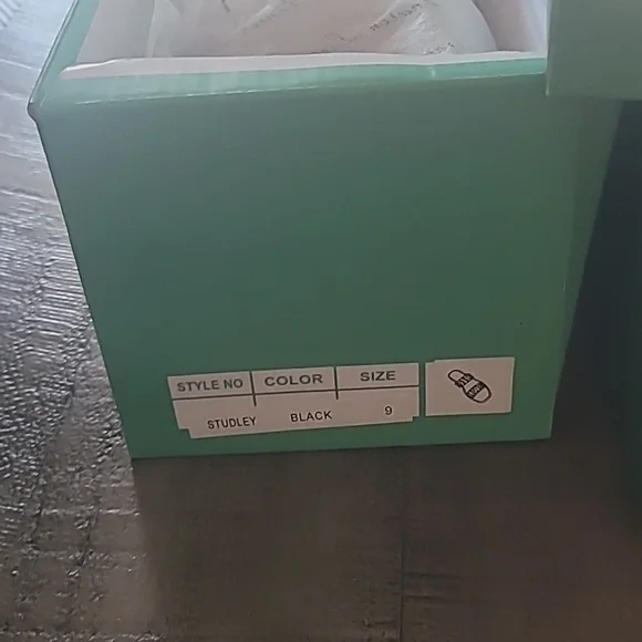 NIB Lauren Lorraine Black Studded Gel Sandals Studley Black Women's Size 9 - Picture 4 of 4